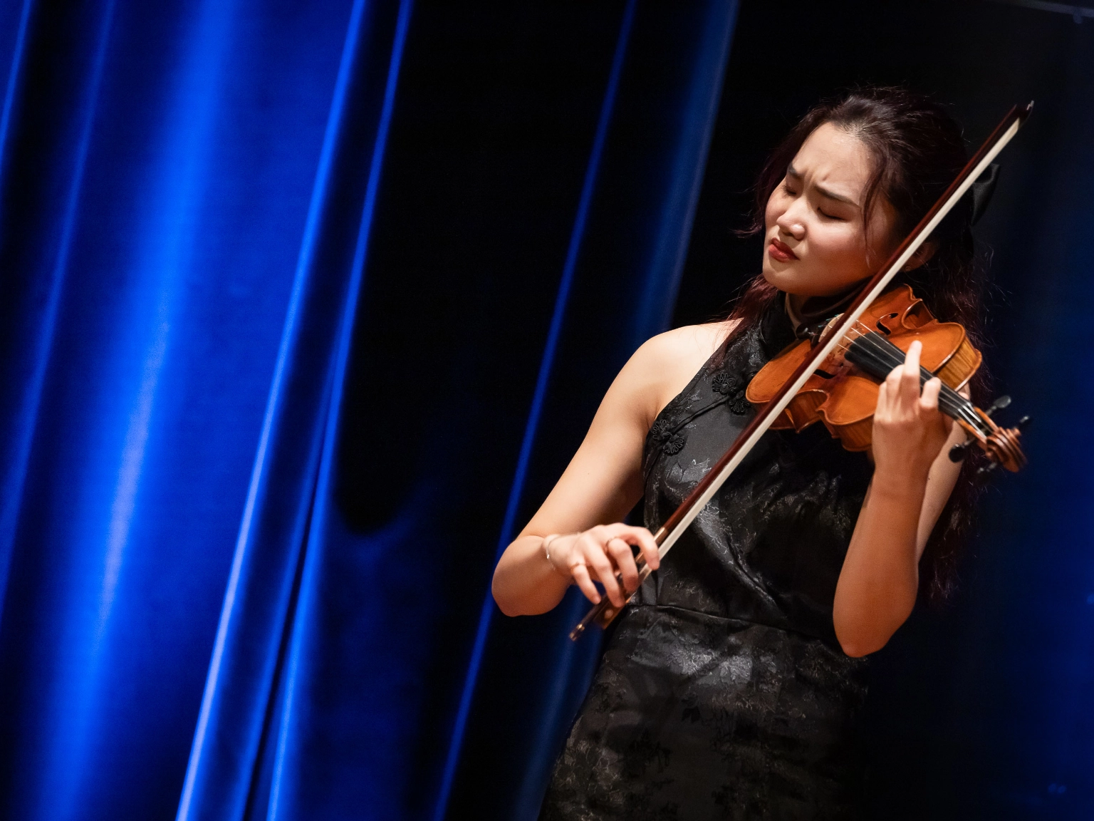 Violinistin Angela Chan bei ihrem Solo während des Joseph Joachim Violinwettbewerbs 2024