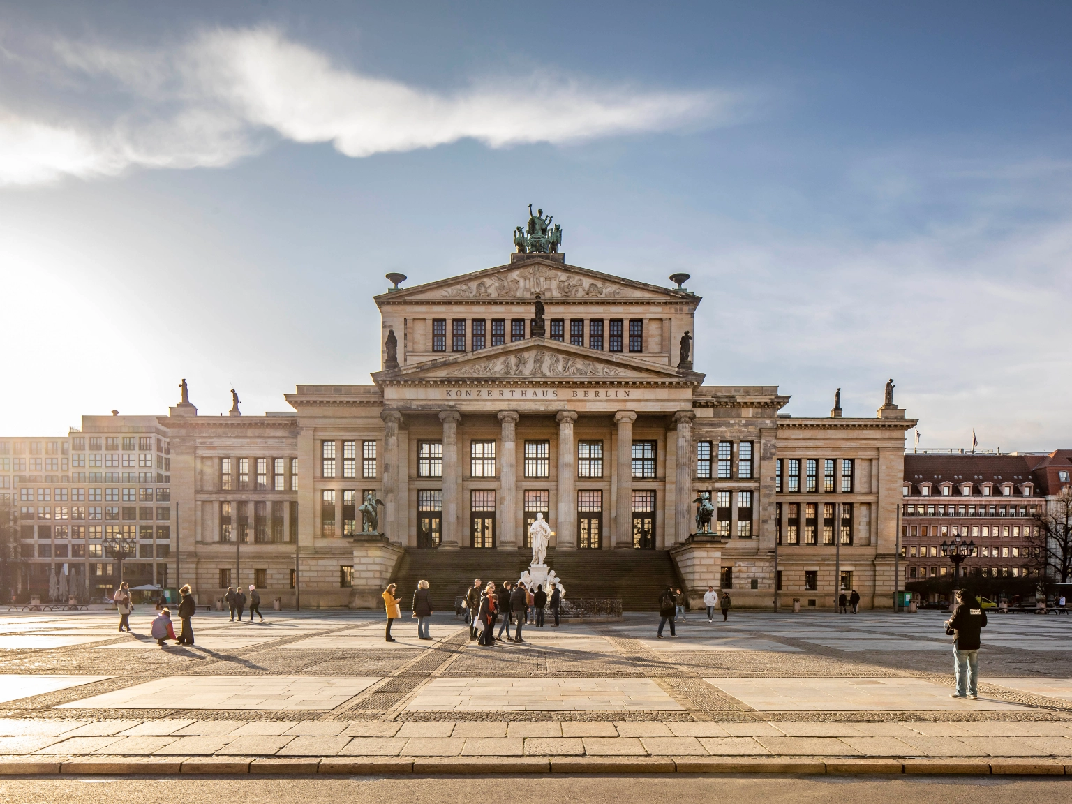 Außenansicht Konzerthaus Berlin am Abend