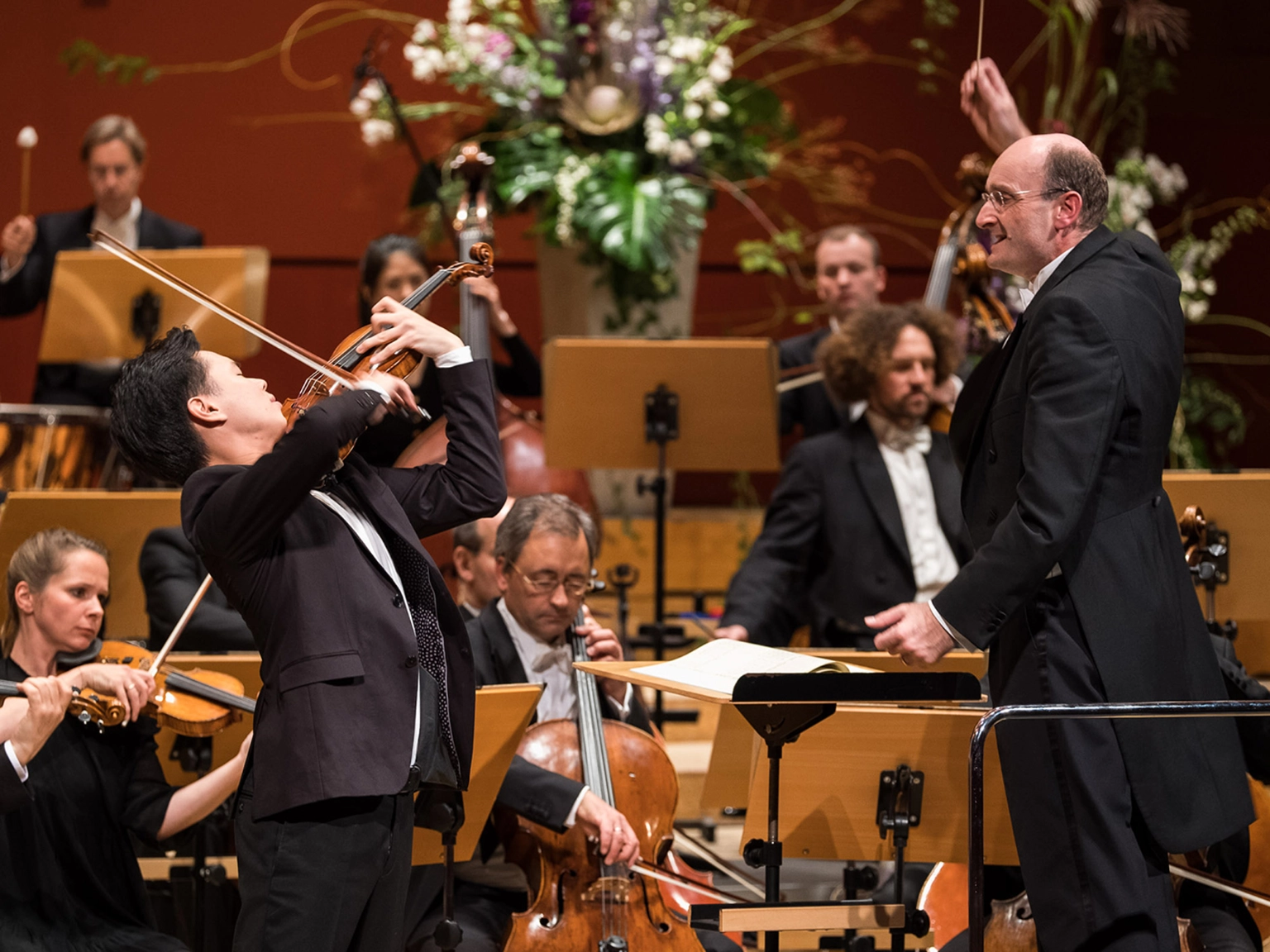 1. Preisträger des Joseph Joachim Violinwettbewerbs 2018 Timothy Chooi beim Finalkonzert an der Seite der NDR Radiophilharmonie unter der Leltung von Andrew Manze