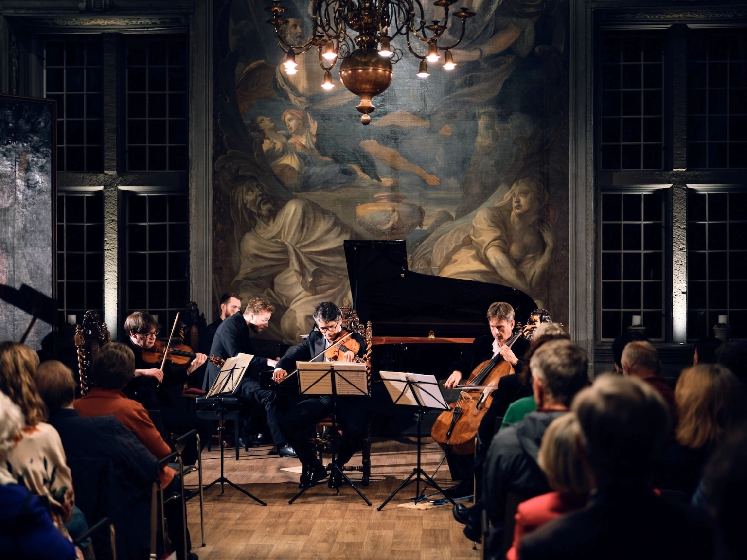 Ein Kammerkonzert im prunkvoll verzierten Barocksaal von Schloss Gödens