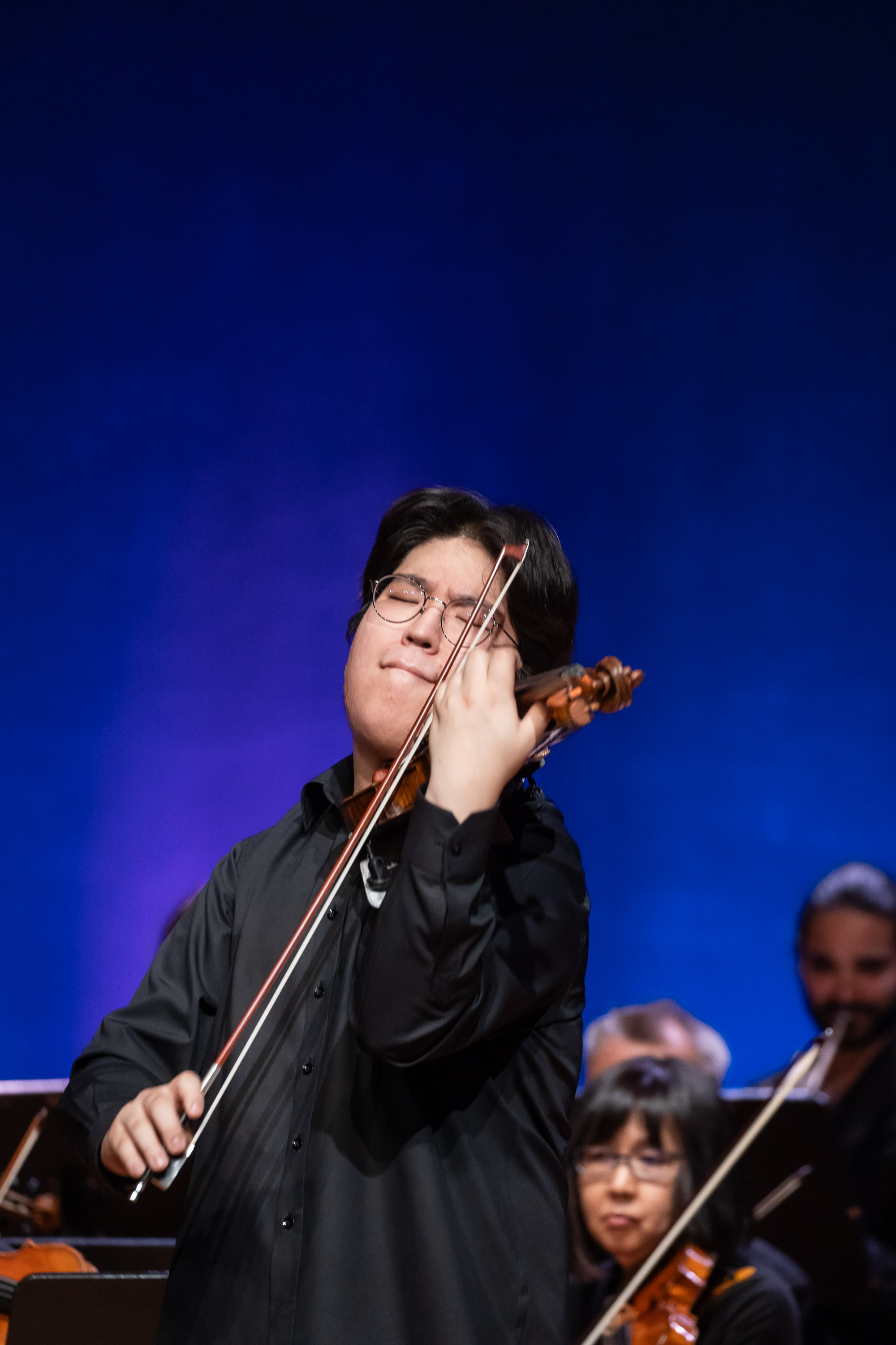 Impression des Semifinale 1: Eunjoong Park musiziert mit dem Münchener Kammerorchester