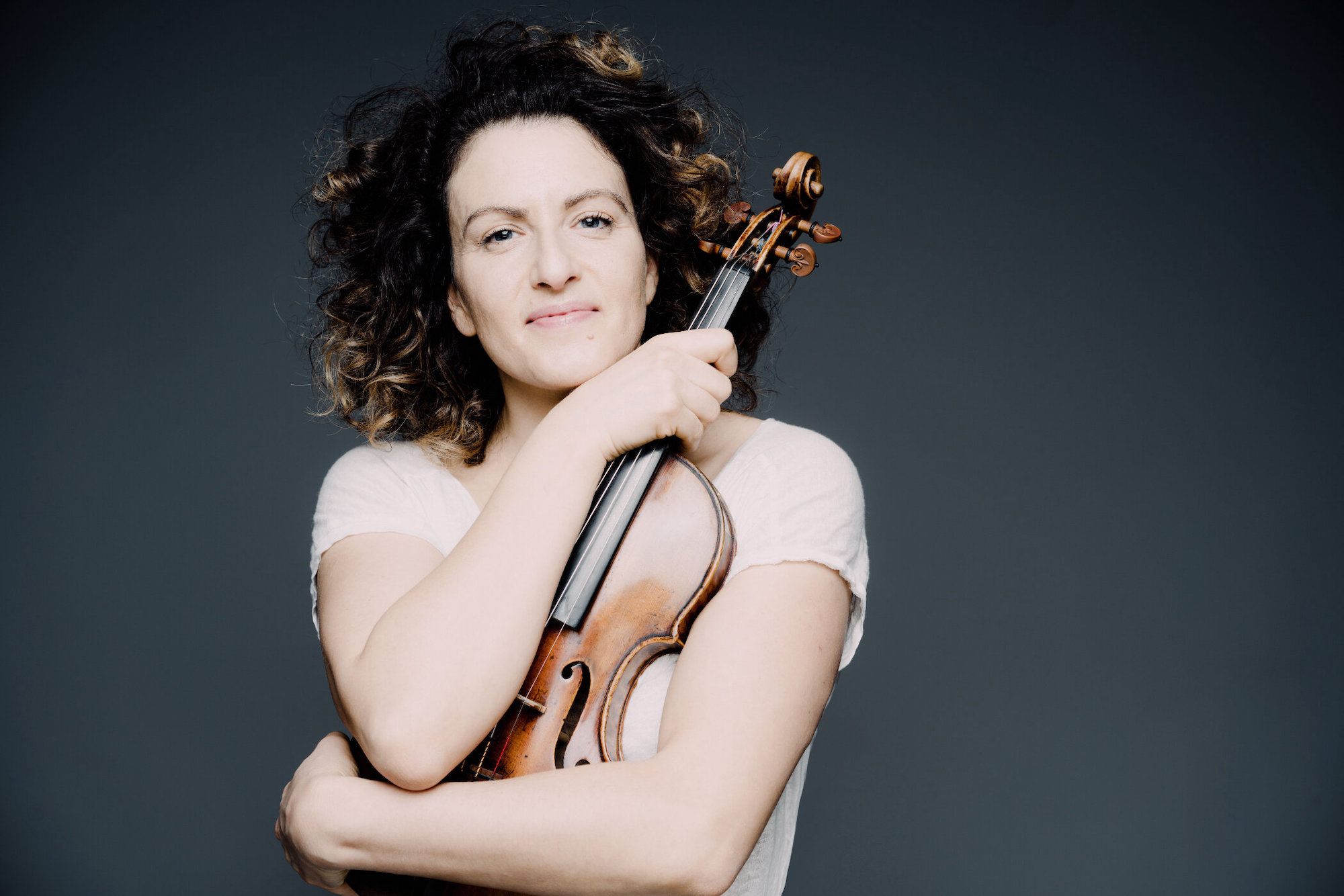 Porträt Liza Ferschtman, Mitglied der Wettbewerbsjury des Joseph Joachim Violinwettbewerbs 2024