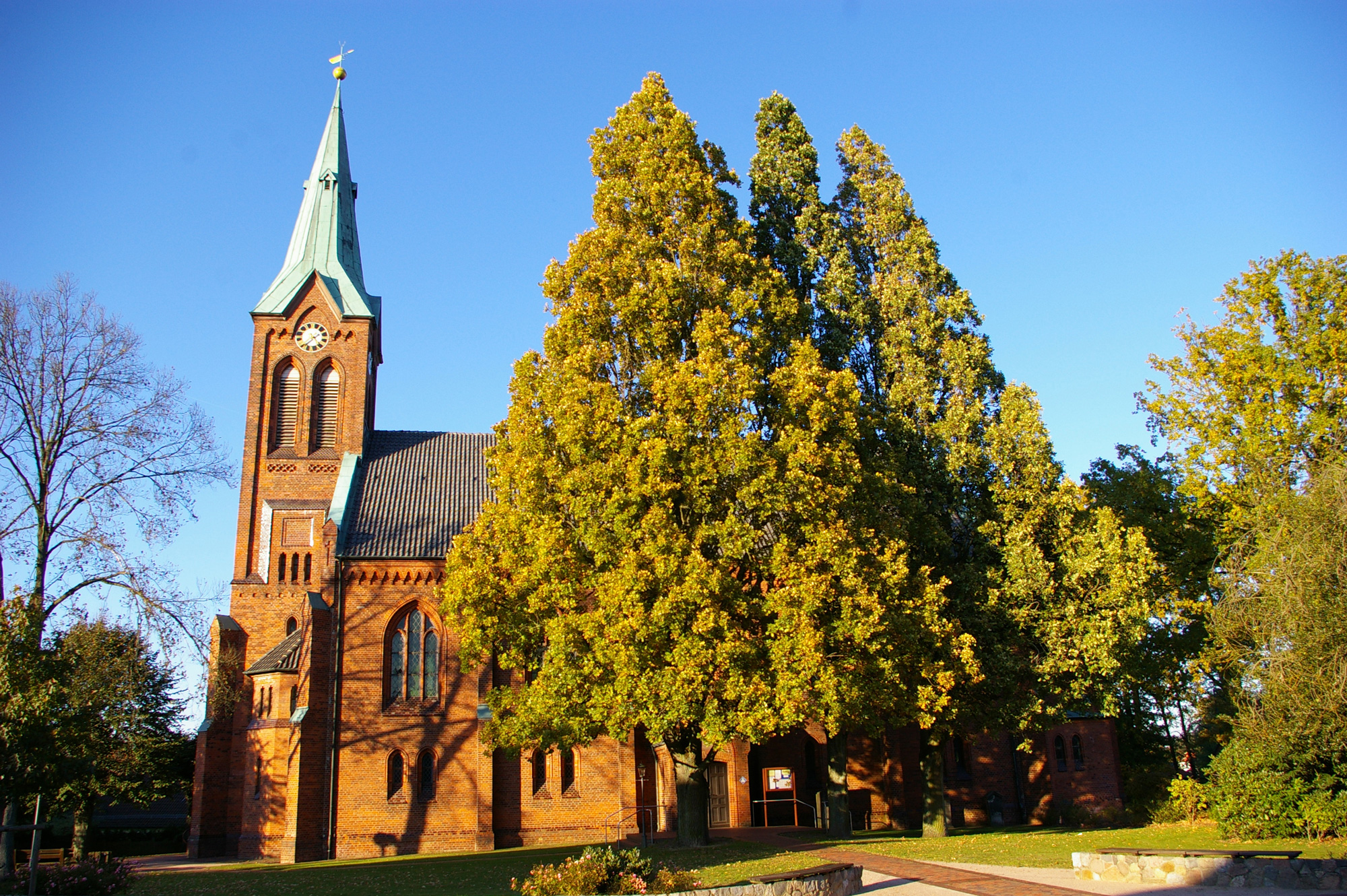 Aussenansicht Kirche St. Bartholomäus in Neuenkirchen