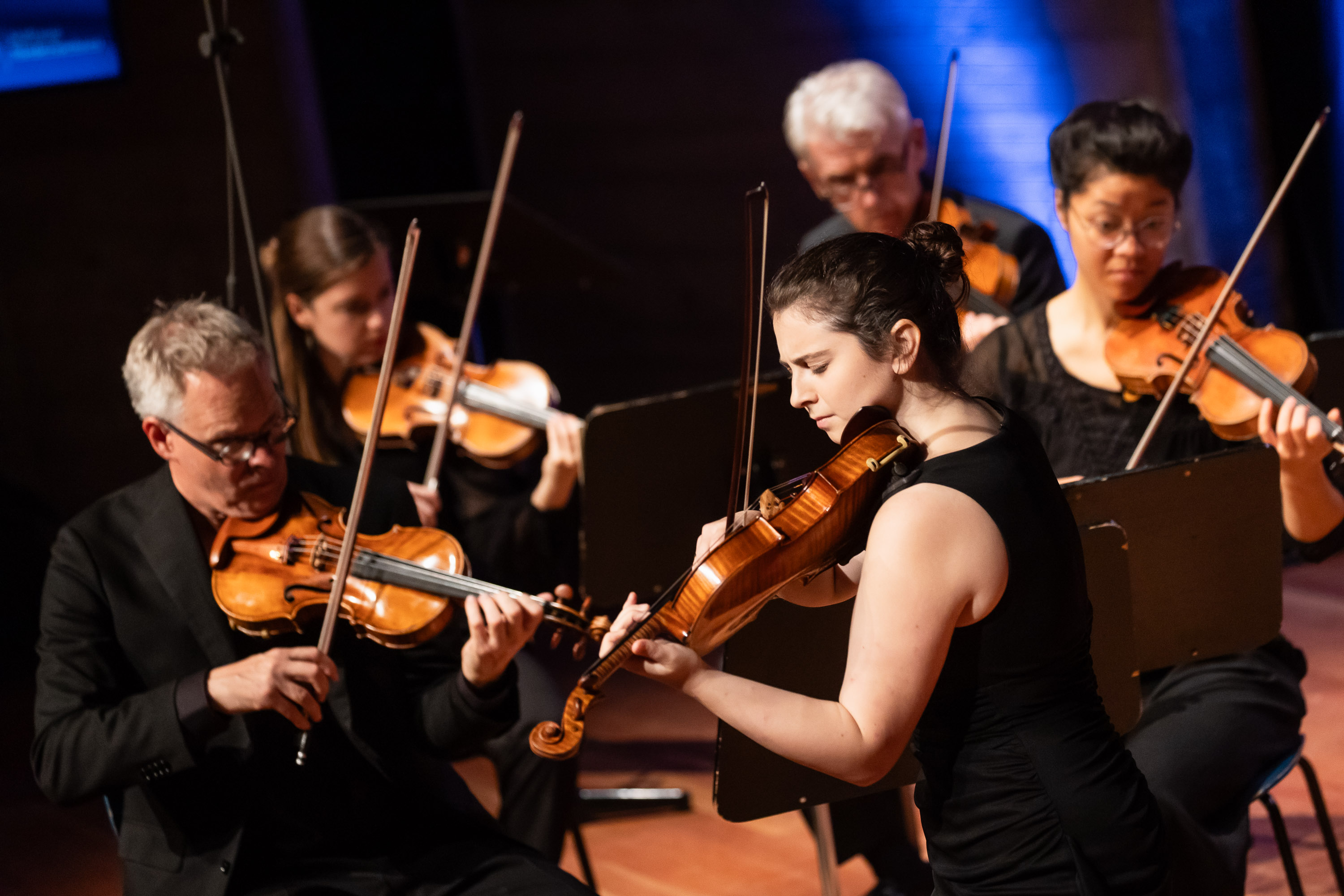 Impression des Semifinale 1: Louise Staples musiziert mit dem Münchener Kammerorchester