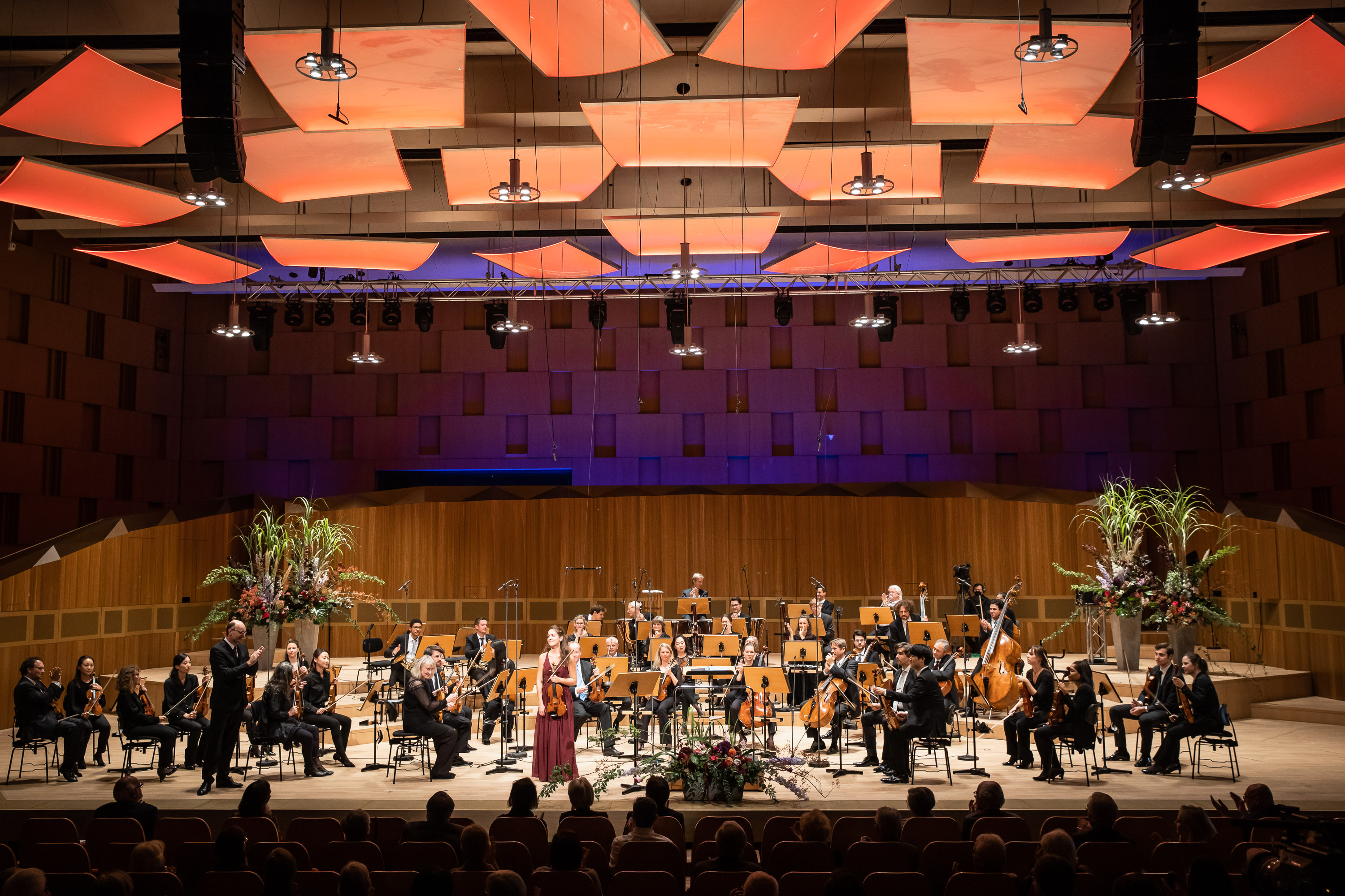 Impression Finalkonzert des Joseph Joachim Violinwettbewerbs 2021 im Großen Sendesaal des NDR Konzerthauses in Hannover. Es spielt die NDR Radiophilharmonie unter der Leitung von Andrew Manzen mit der Finalistin Chiara Sannicandro